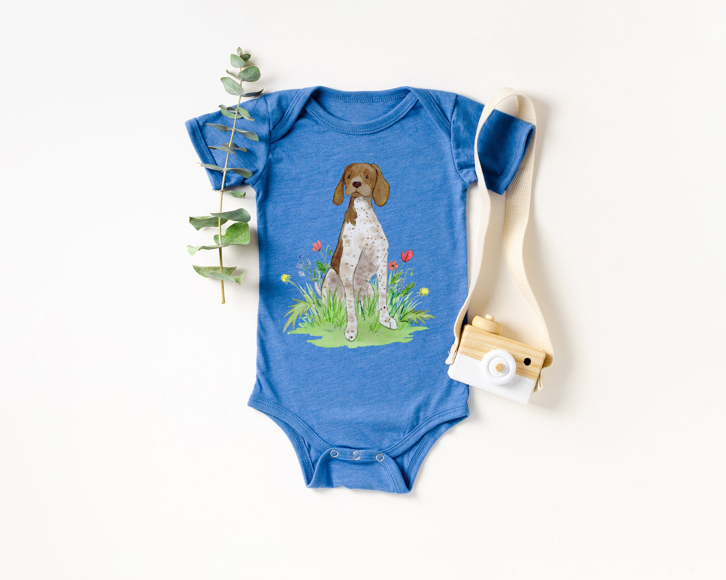 Cute baby bodysuit with German shorthaired pointer artwork on it.