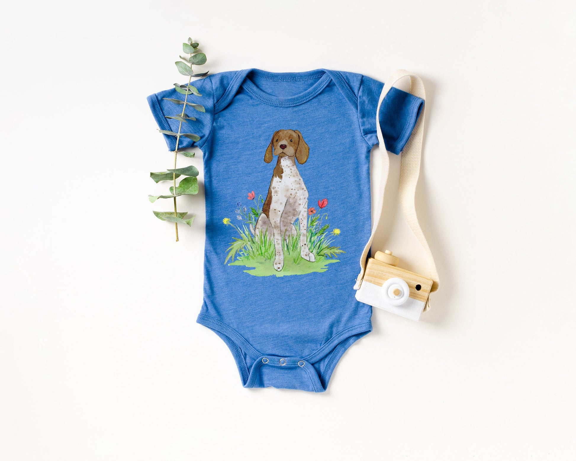 Cute baby bodysuit with German shorthaired pointer artwork on it.