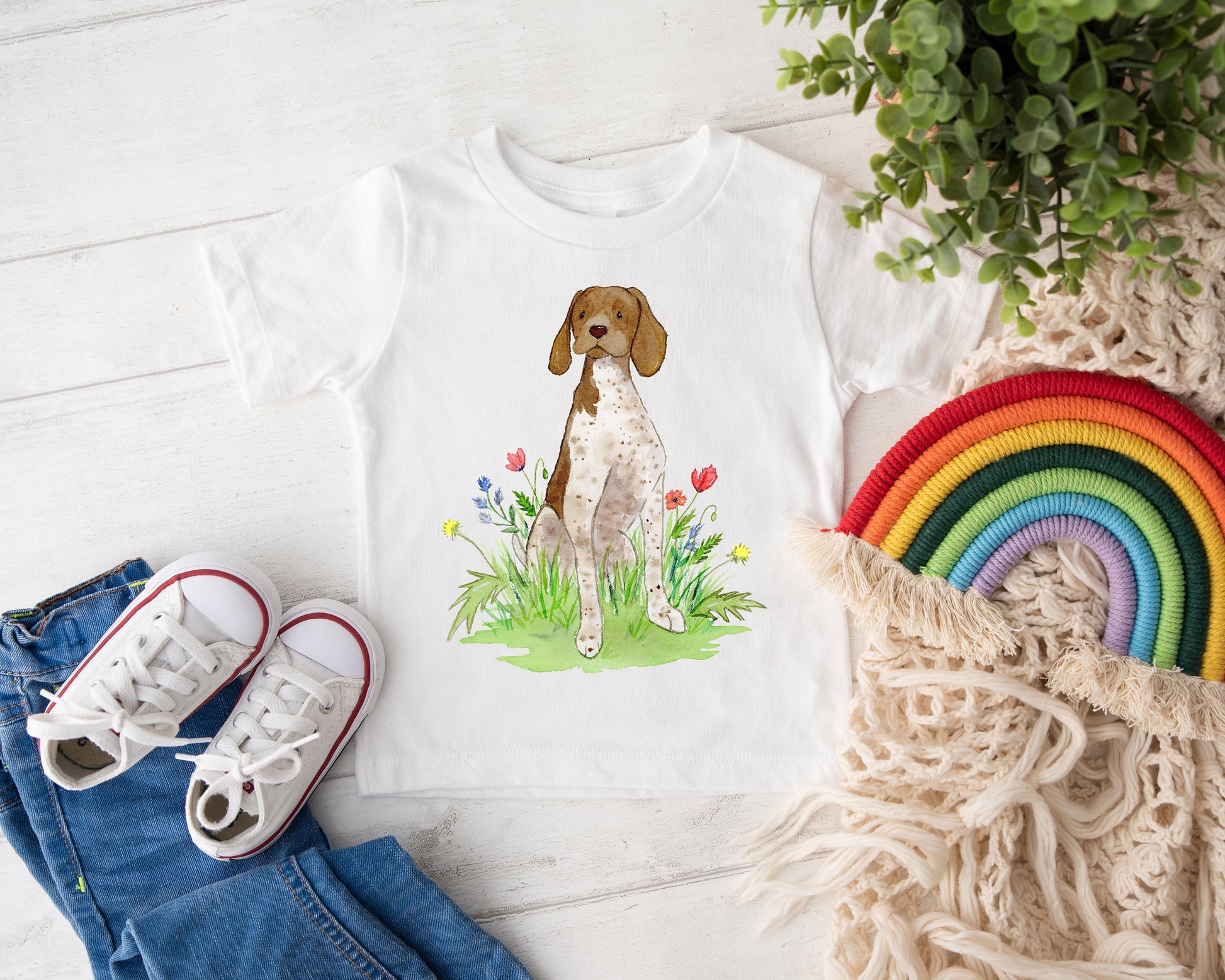 Kids tee shirt with German Shorthaired Pointer Dog and flowers on it.